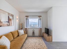 176 - Charming Riverview Apartment, hotel din Oeiras