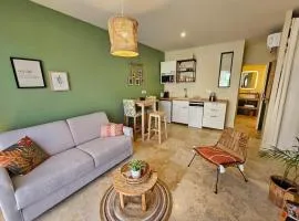 Le Loft de Genas - la Bastide, le Chalet, le Loft, le Mas, la Paillote、ジュナのアパートメント