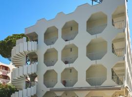 Hôtel Les Rives Bleues, hotel v destinácii La Grande-Motte