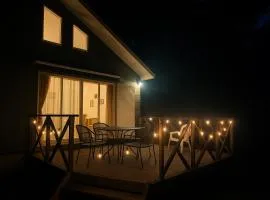 森の中で仲間や家族とゆっくり過ごせる温泉付コテージ 会員制別荘地で広大なプライベート空間 ペット可 那須高原りんどうハウス