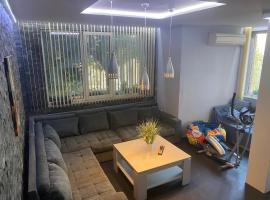 Luxury Seaside Villa with Jacuzzi & Garden - Varna, villa in Varna City