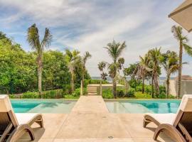 Santamar by Tao Beach Condos with Pool & Walk to Ocean, hotel v destinaci Akumal