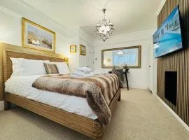 Designer 2 Bed Luxury Flat with Private Garden in London
