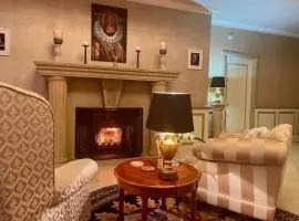 FINN VILLAGE - Loch Lomond Villa B&B - BLACK ROOM with Jacuzzi-style bath