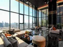 2BR Condo with Oldtown Bangkok Vibes, Steps from Wongwian Yai