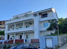 Maki Apartments