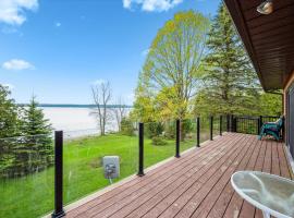 By The Bay Retreat Waterfront SUNSET View โรงแรมในไวอาร์ตัน