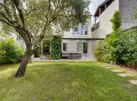Very quiet & modern family home