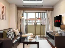 King-Suite with Balcony and a full Kitchen near ThonglorBTS