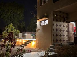 kailasha nature friendly home stay, villa en Daulatābād