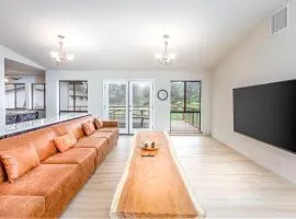 Grand Riverside Retreat - Private Walkway to the River