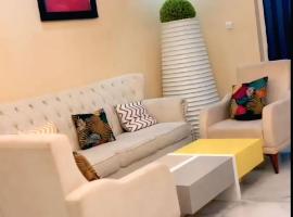 LATOTALE Maison Rufisque 20mn AIBD، بيت ضيافة في Rufisque