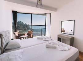 Hotel Cruiser Luxury, отель в Улцине