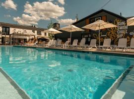 Colonial Hotel & Suites، فندق في غراند بيند