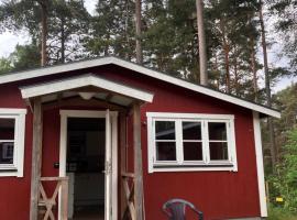 Bredsands camping och bad- Bredsandsstugor, hotel na plaži u gradu Enćeping