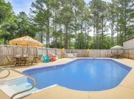 10 Mi to Mobile Bay Family Apt in Silverhill!