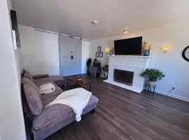 Luna's Cozy Private Hosted Suite with Fireplace and 2 Bedrooms