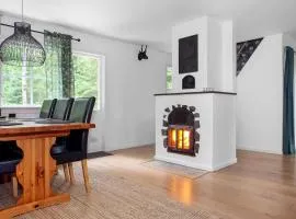 Peaceful cabin with fireplace in the middle of nature