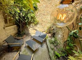 Le St-Hilaire, House in the city center with patio with parking, huisdiervriendelijk hotel in Poitiers