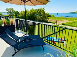 8 Personen Ferienhaus ,,Seegelblick" am Goitzschesee, erste Reihe am Strand mit Sauna, Kamin, Wallbox & SUP, hotel v destinaci Pouch
