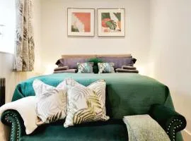 Cosy Old Coach House Near Montpelier & Town Centre