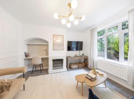 Modern 2-Bedroom Home in Bromley, ξενοδοχείο στο Μπρόμλεϊ