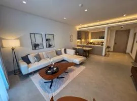 Elite 1BR Roka Lounge, Financial Harbour
