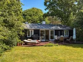 3 Bedroom Cozy Home In Vejby