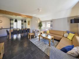 Farmhouse in Limburg near Subtropical Pool, hotel in Roggel