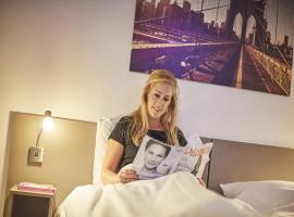 Farmhouse in Limburg with Sauna & BBQ, hotel a Roggel