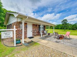 Fishing Pond and Pier Secluded Broken Bow Cottage!, holiday rental in Broken Bow