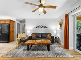 Pineview on Baycolt- remodeled w/great parking, near downtown and golf course