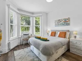 4 Bed Park View House-Free Parking - Sleep 8