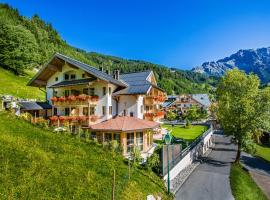 ALMHOF Alpin Apartments & Spa, hótel í Dienten am Hochkönig