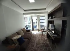 Suíte com Varanda e Ar-condicionado Em Apartamento Compartilhado
