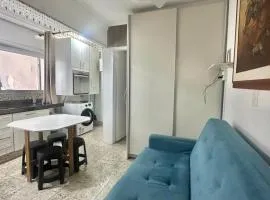 Apartamento quadra mar -- Av Atlantica