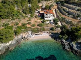 Family friendly seaside apartments Cove Rapak, Hvar - 12779, ξενοδοχείο σε Gdinj