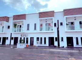 De Rich Residence