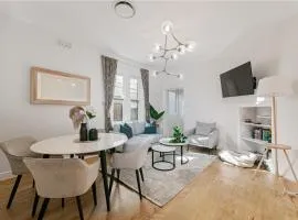 Waterfront Stylish & Charming Retreat