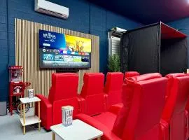 Gameroom! Golf Simulator! Beach! Movie Theater!