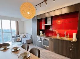 Luxury 1 BR and Den Near CN Tower