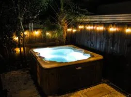 Beautiful home with short stroll to Havelock Village