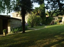 Chambres d'hôtes La Chabrière, B&B in Cliousclat