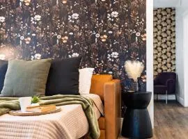 Stone Flora 2BR Condo Near Downtown and Bay