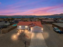 Lake View, Themed Rooms, King Beds, Fire Pit, ξενοδοχείο σε Lake Havasu City