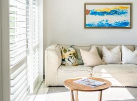 Spacious Coastal Retreat, Ideal for Families, hotel in Mangawhai