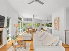 Luxurious 5-Bed Home by Avoca Beach