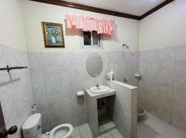 House in tarlac cozy, hotel v destinaci Tarlac