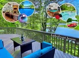 Spacious Waterfront Mansion wHot tubPoolTable