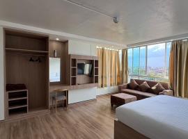 KM Kwanphayao Hotel, hotel con estacionamiento en Phayao